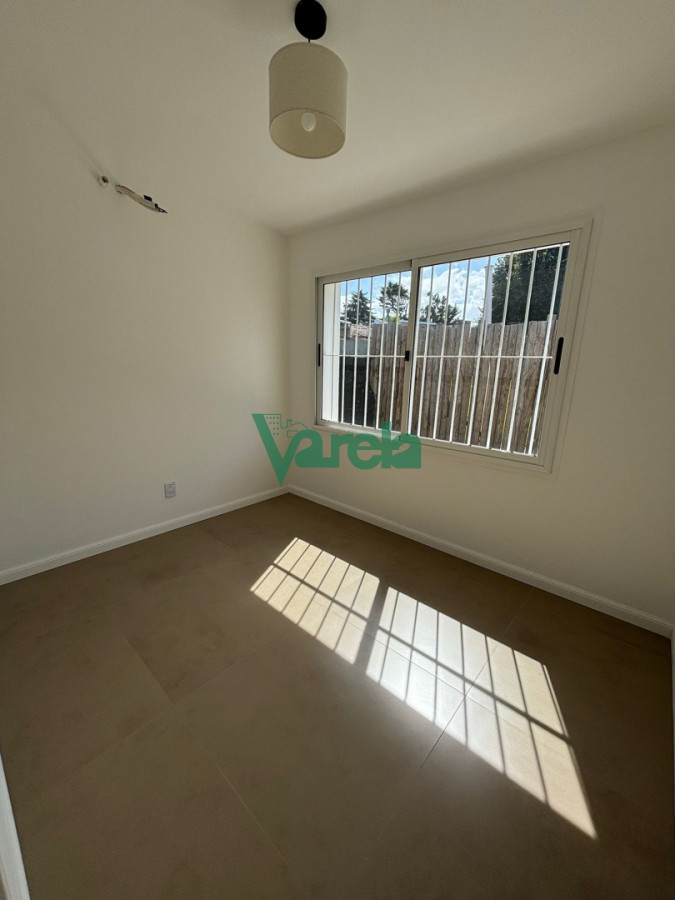 Casa ID.23123 -  Casa en calle Wenceslao Varela 2 dormitorios, garage techado parrillero y gran parque