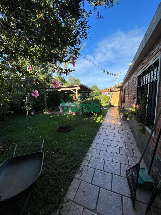 Casa ID.22020 - Venta de 2 casas en Salinas al Sur, 3 dormitorios, estufa leña, cochera x 3