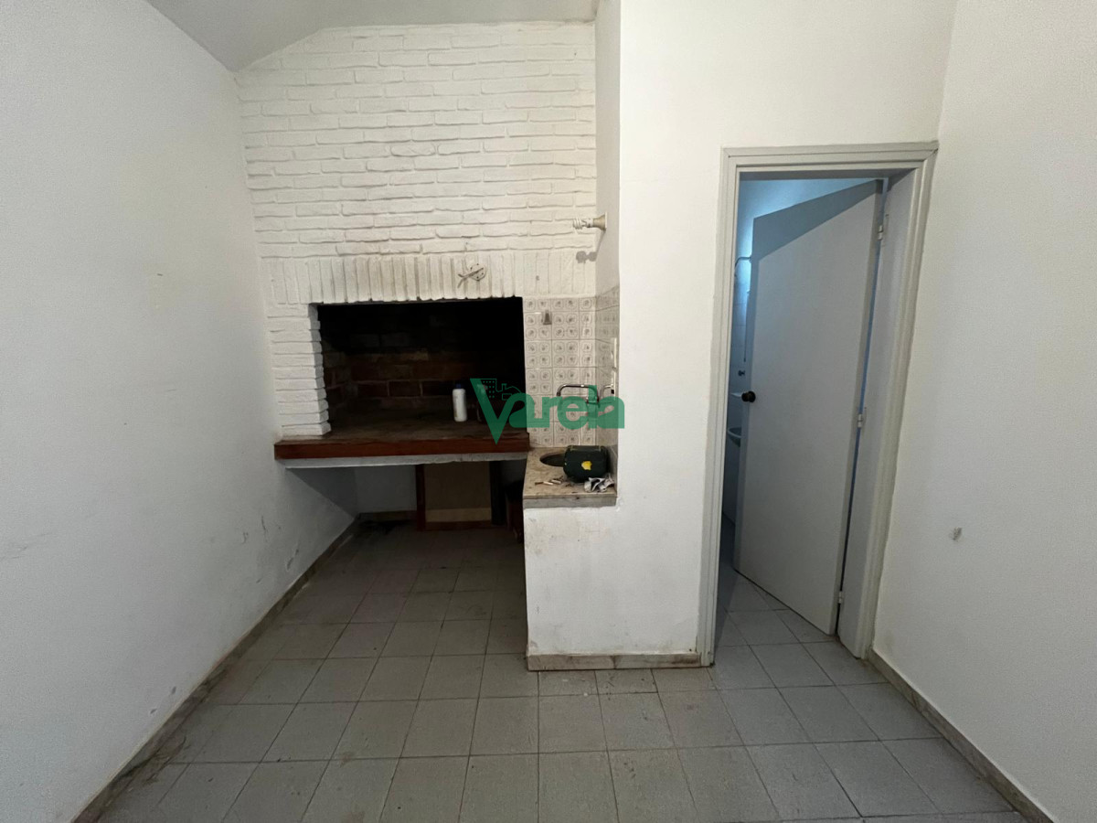 Casa ID.22468 - **RESERVADA **/Casa al sur 2 dormitorios sobre calle pavimentada 