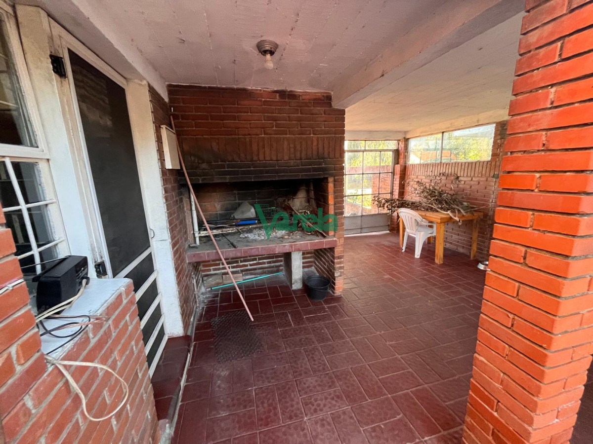 Casa ID.22687 - Venta casa en Solymar Sur, 2 dormitorios, living con hogar, fondo con parrillero y garage