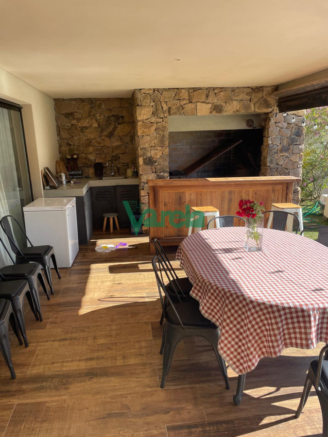 Casa ID.22630 - Venta casa en Mirador de la Tahona, 3 y servicio, 240 m2 en 1000 m2 de terreno
