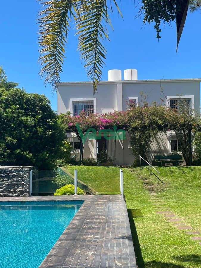 Casa ID.21984 - Casa de 4 dormitorios con piscina sobre la rambla de Atlantida