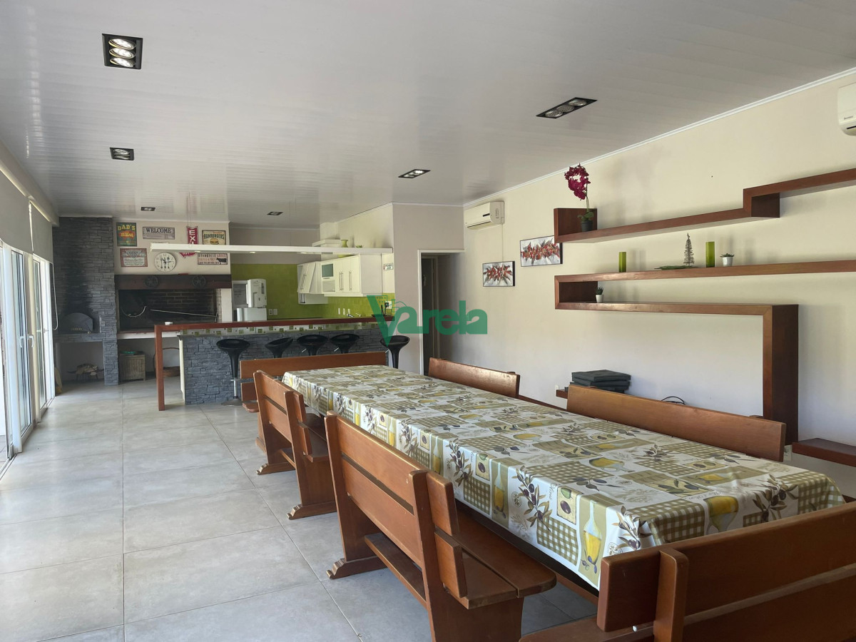 Casa ID.21984 - Casa de 4 dormitorios con piscina sobre la rambla de Atlantida