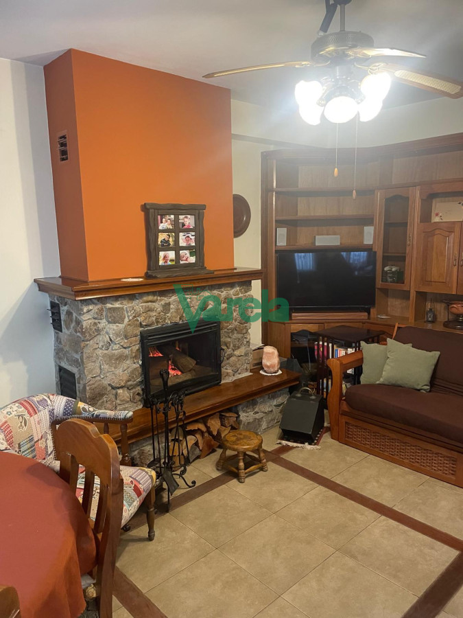 Casa ID.22715 - Venta casa Pocitos, 3 dorm,3 baños, estar enorme con hogar a leña, escritorio, fondo,padrón único,garaje