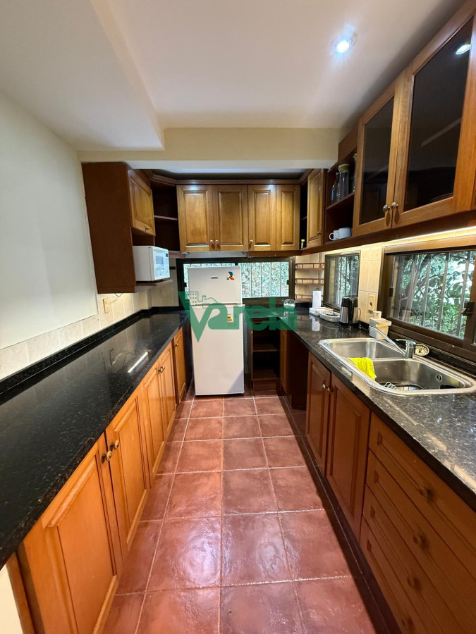 Casa ID.22745 - Alquiler de casa en Parque Batlle de 5 dormitorios 3 baños garage varios