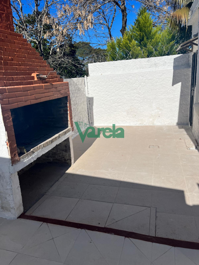 Casa ID.22270 - Venta casa, Punta Gorda , 2 dormitorios,1baños completo, jardín, cochera, patio con parrillero