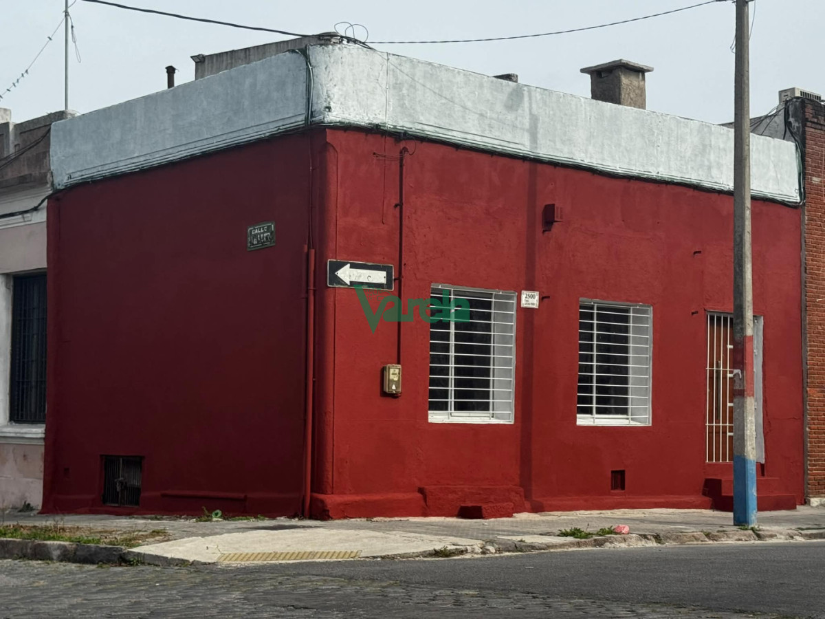 Casa ID.22112 - Venta casa La Blanqueada, 1 dorm y demás, posible local comercial