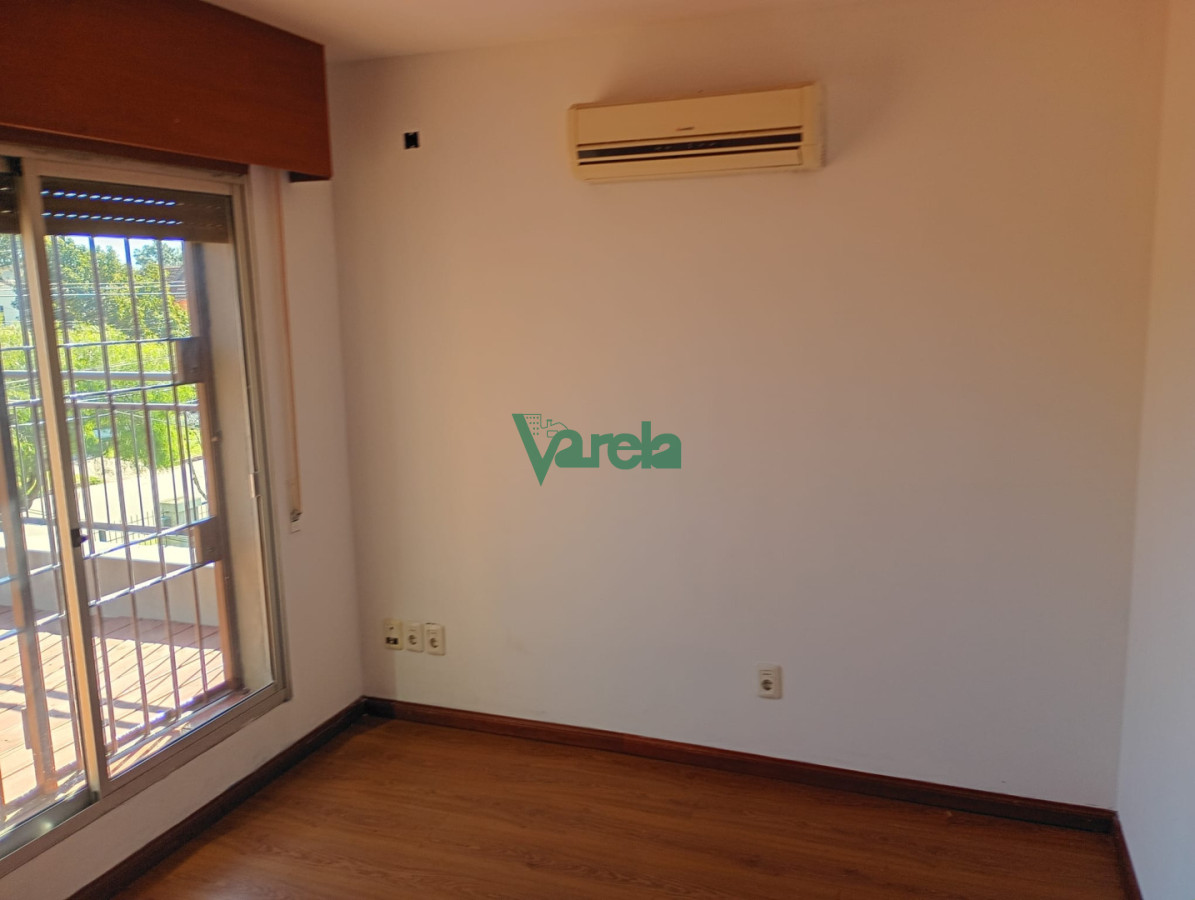 Casa ID.23170 - Venta Casa Carrasco norte, 6 dormitorios, 5baños, en 2 plantas 