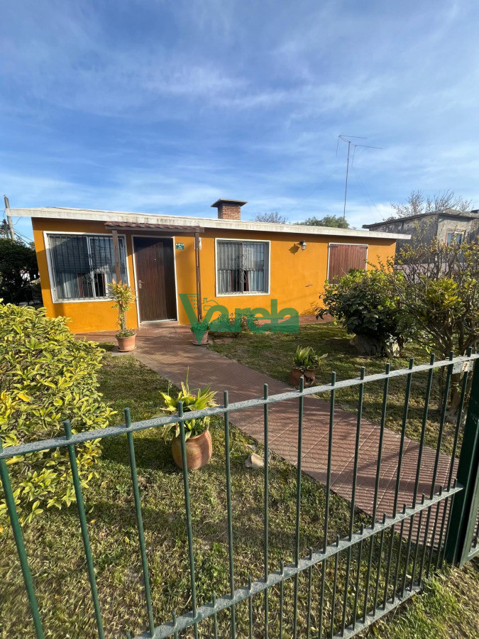 Casa ID.22779 - Casa en venta en Salinas, 2 dormitorios, garaje, barbacoa y demas