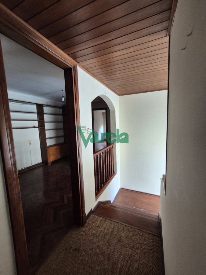 Casa ID.22586 - Venta residencia en La Blanqueada Carrasquito, 4 dormitorios, fondo