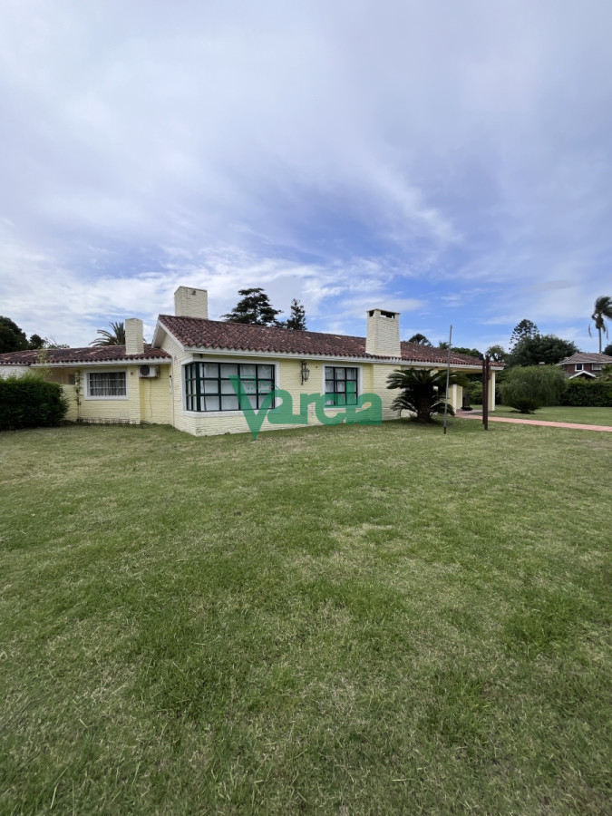 Casa ID.22041 - Casa ,local en venta Pinar sur sobre principal!