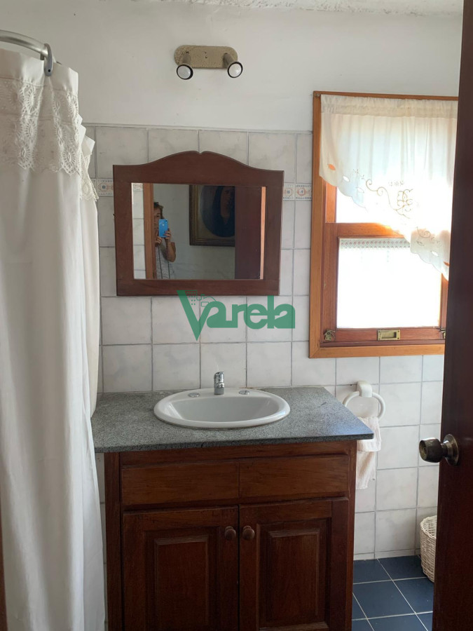 Casa ID.22435 - Venta Casa Carrasco norte, 3 dormitorios, 4 baños, jardin, fondo, barbacoa, ph en 2 plantas