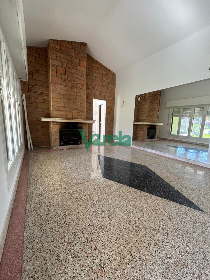 Casa ID.22757 - Alquiler de muy buena casa en Shangrila sur, 4 dormitorios, 3 baños