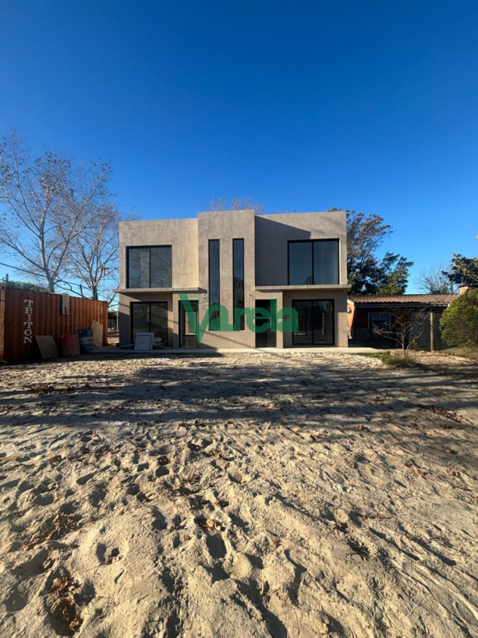 Casa ID.23055 - Venta de 3 casas a estrenar a 200 mts de la Rambla en Parque de Solymar