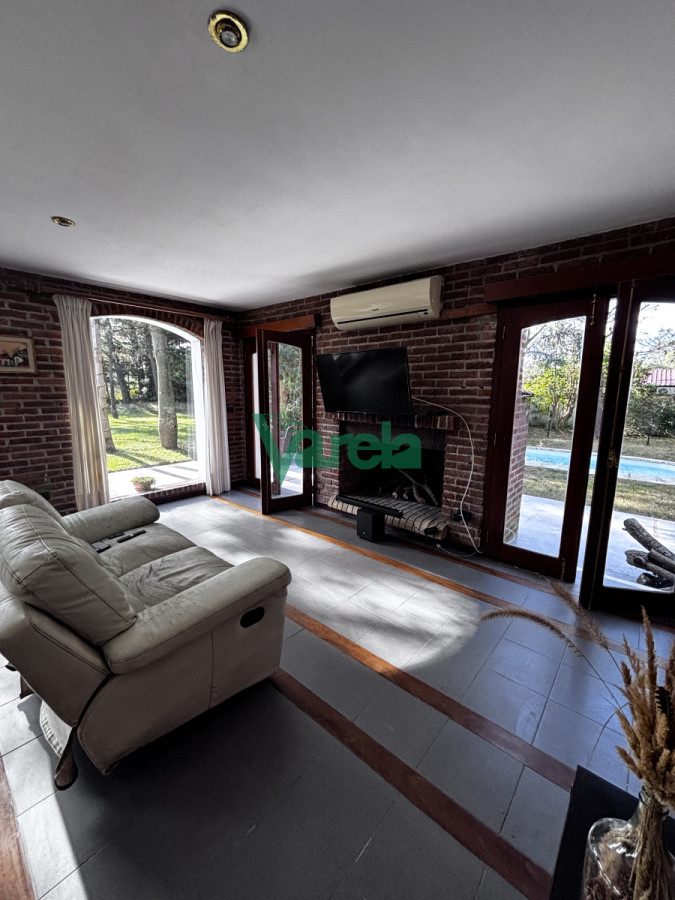 Casa ID.22717 - Casa mas local en venta 3 dormitorios 3 baños en El Pinar sur