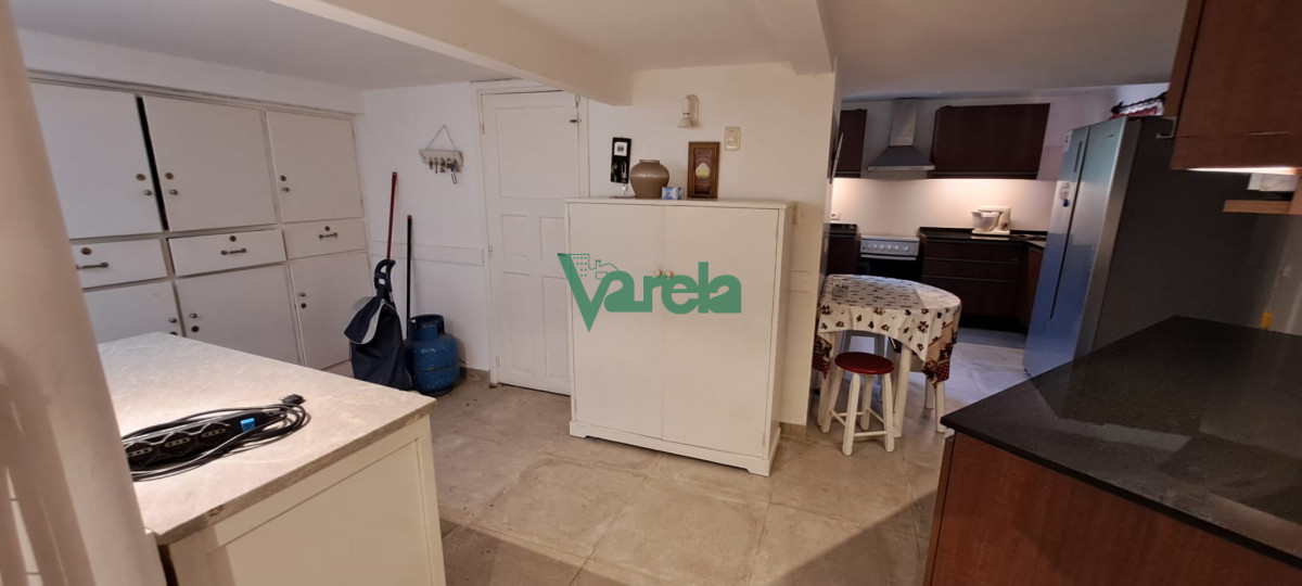 Casa ID.21886 - Casa en venta Centro Altantida, a metros playa, 4 dorm, 4 baños