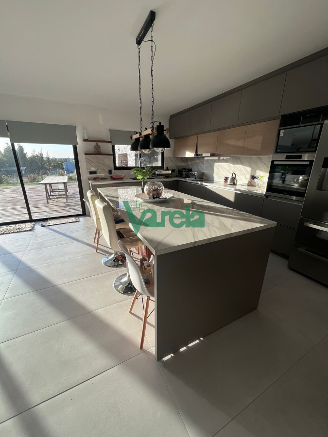 Casa ID.22168 - venta muy buena casa en colinas de carrasco 3 dormitorios 3 baños jacuzzi