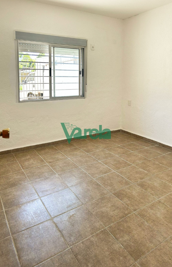 Casa ID.22921 - Venta de casa de dos dormitorios con cochera en Malvin Norte 