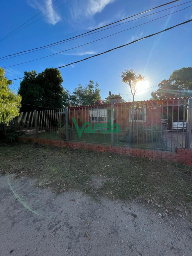 Casa ID.22020 - Venta de 2 casas en Salinas al Sur, 3 dormitorios, estufa leña, cochera x 3