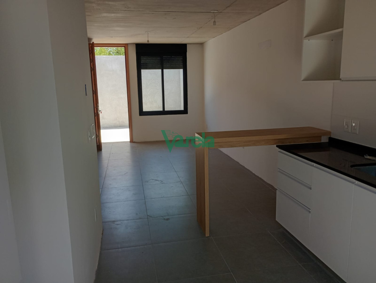 Casa ID.22755 - Venta casa Malvín Norte, 2 dormitorios, 1 baños, cochera, patio con parrillero