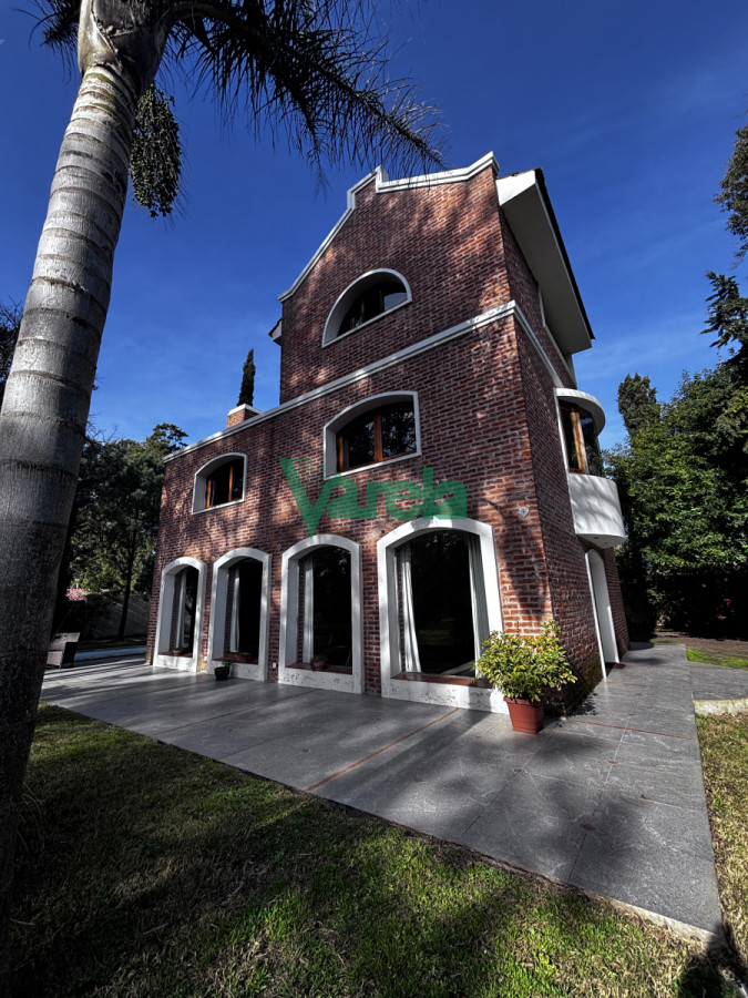 Casa ID.22717 - Casa mas local en venta 3 dormitorios 3 baños en El Pinar sur