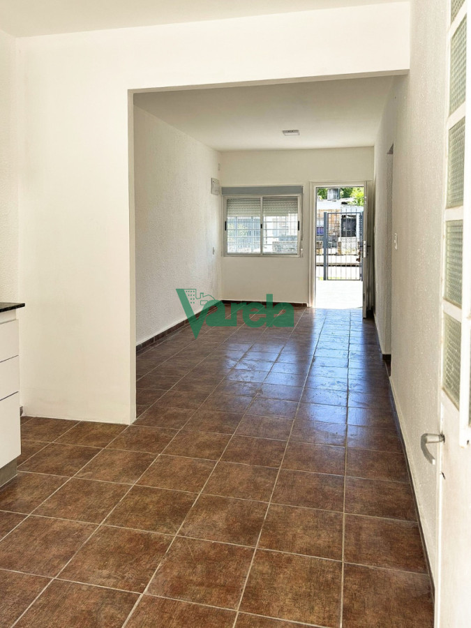 Casa ID.22921 - Venta de casa de dos dormitorios con cochera en Malvin Norte 