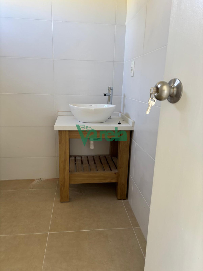 Casa ID.22659 - Excelente chale de tejas sobre avenida