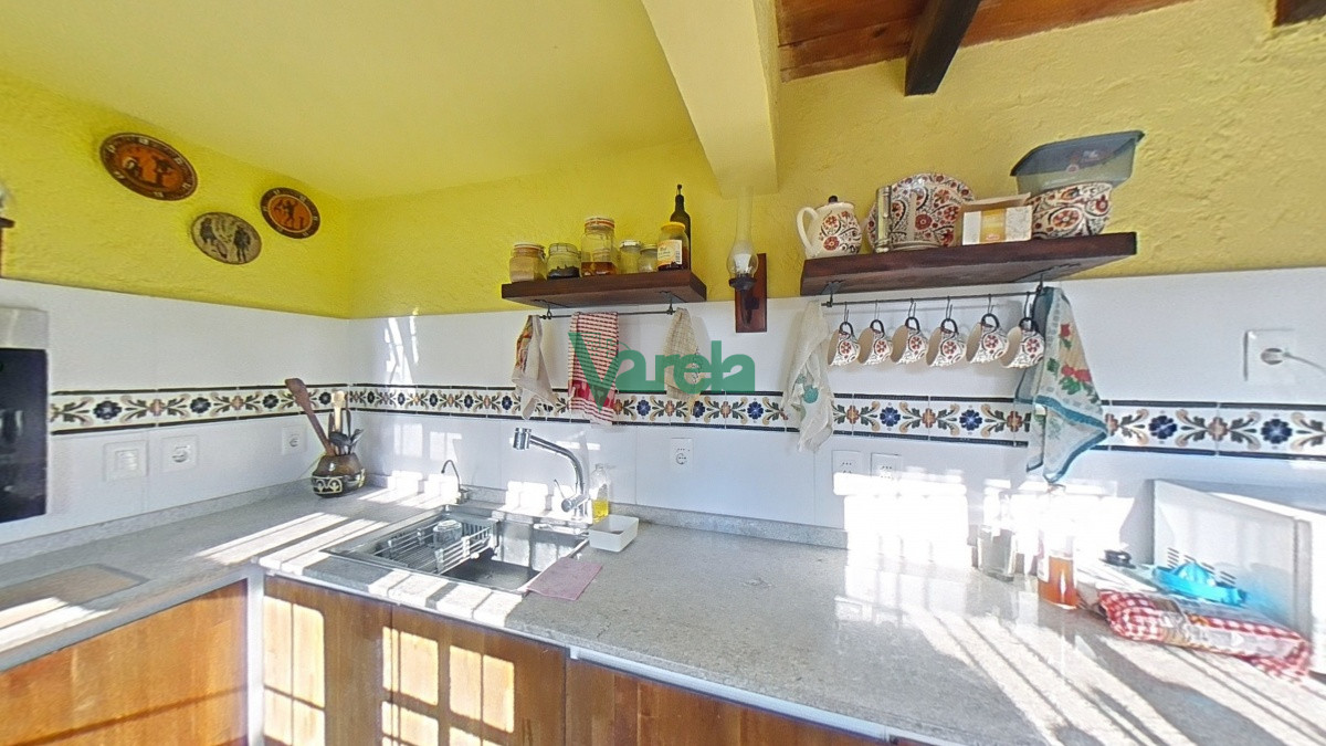 Casa ID.21213 - Casa en Venta en El Pinar al sur 3 dorm, 3 baños y piscina.