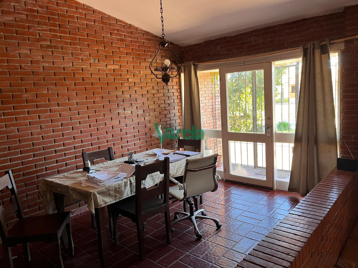 Casa ID.22687 - Venta casa en Solymar Sur, 2 dormitorios, living con hogar, fondo con parrillero y garage