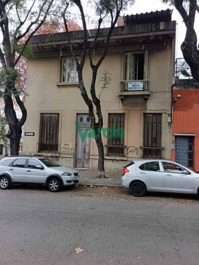 Casa ID.23075 - Casa en venta, Cordon sur, padron unico, a reciclar con 5 dorm