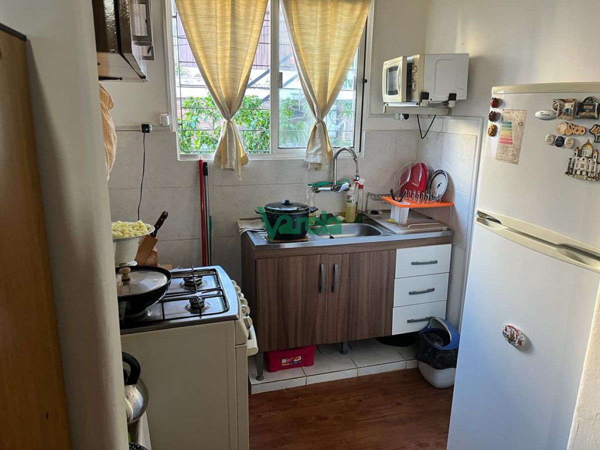 Casa ID.23061 - Venta casa Malvín , 2 dormitorios, 1 baño, a metros de la Rambla
