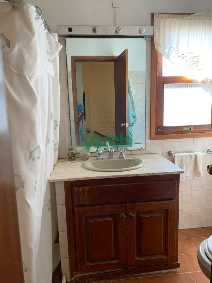 Casa ID.22435 - Venta Casa Carrasco norte, 3 dormitorios, 4 baños, jardin, fondo, barbacoa, ph en 2 plantas