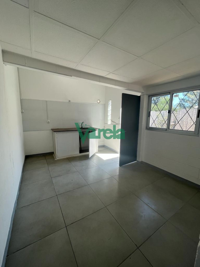 Casa ID.21573 - Casa en alquiler Solymar 1 dormitorio, jardin, cochera y patio