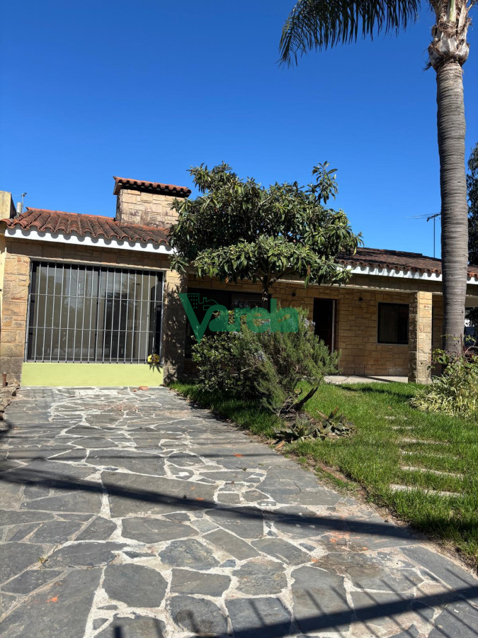 Casa ID.22757 - Alquiler de muy buena casa en Shangrila sur, 4 dormitorios, 3 baños