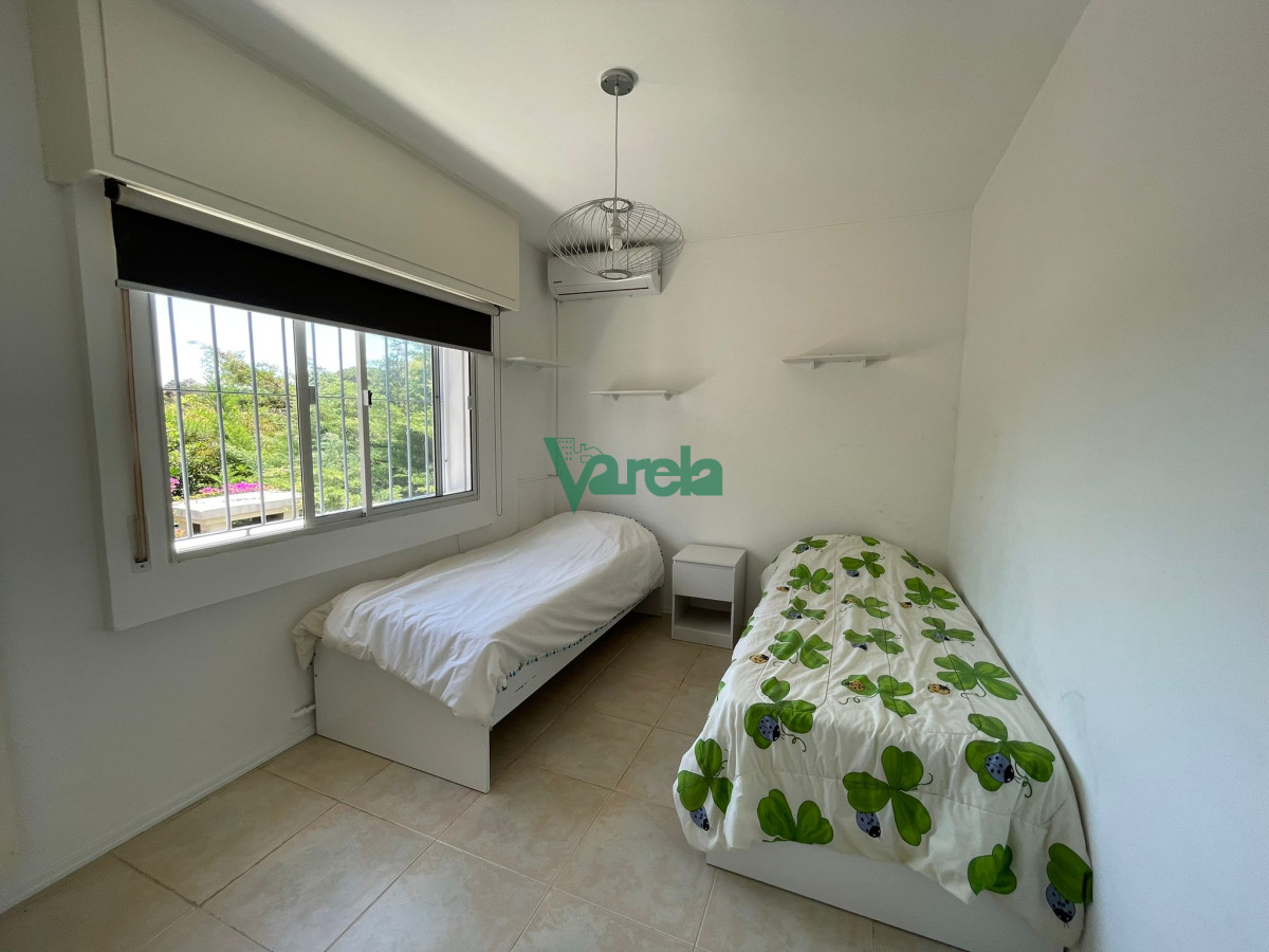 Casa ID.21984 - Casa de 4 dormitorios con piscina sobre la rambla de Atlantida