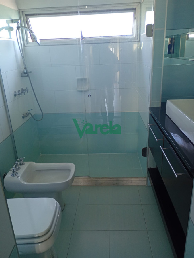Casa ID.23170 - Venta Casa Carrasco norte, 6 dormitorios, 5baños, en 2 plantas 