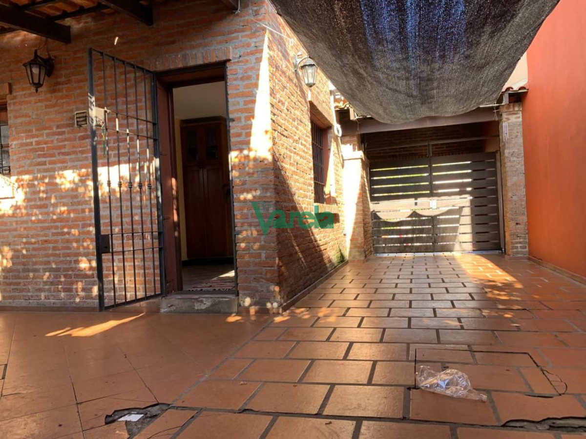 Casa ID.21721 - Venta de casa, Pando, 3 dormitorios, a pocas cuadras del centro de Pando. Excelente estado