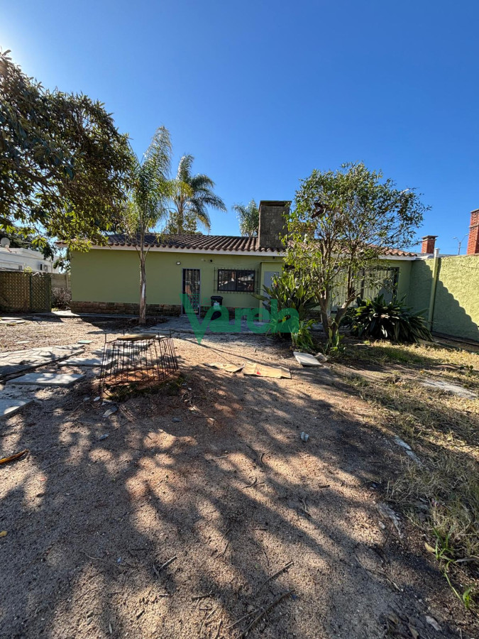 Casa ID.22659 - Excelente chale de tejas sobre avenida