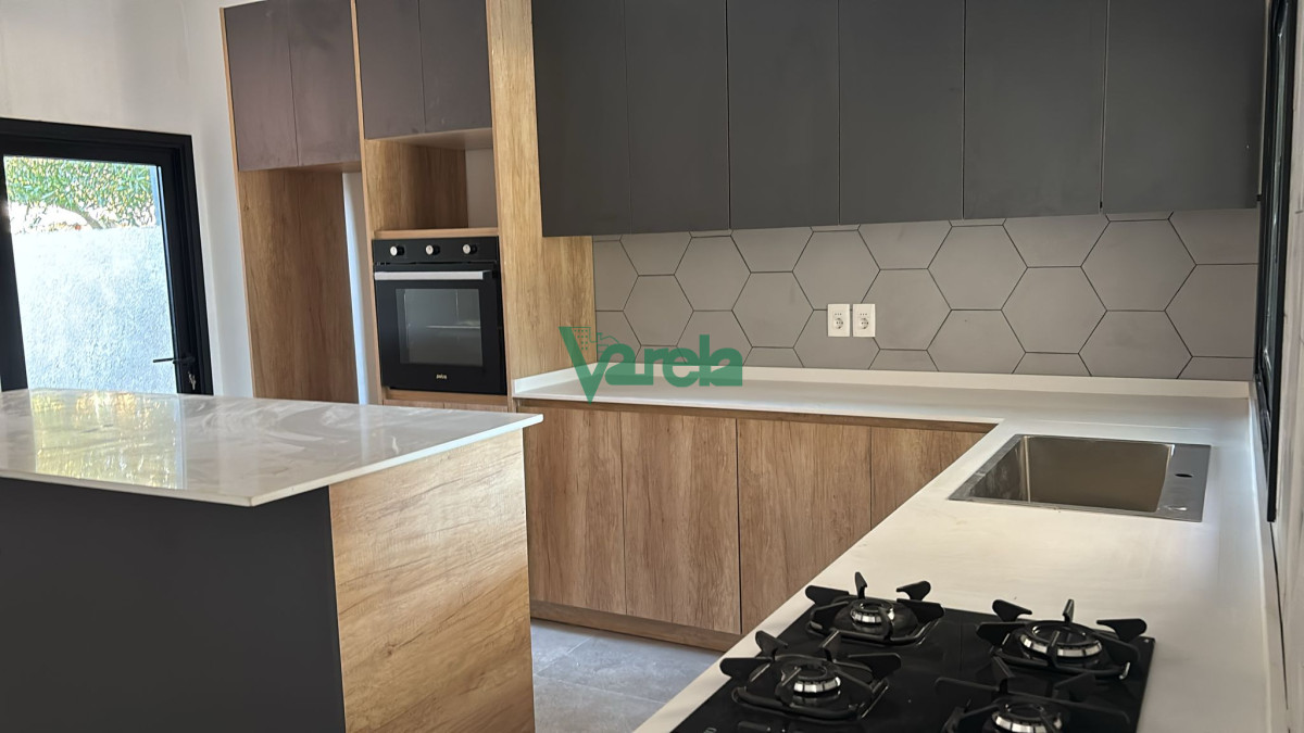 Casa ID.22645 - Casa en venta Lomas de Solymar, 4 dormitorios, 3 baños, 2 plantas
