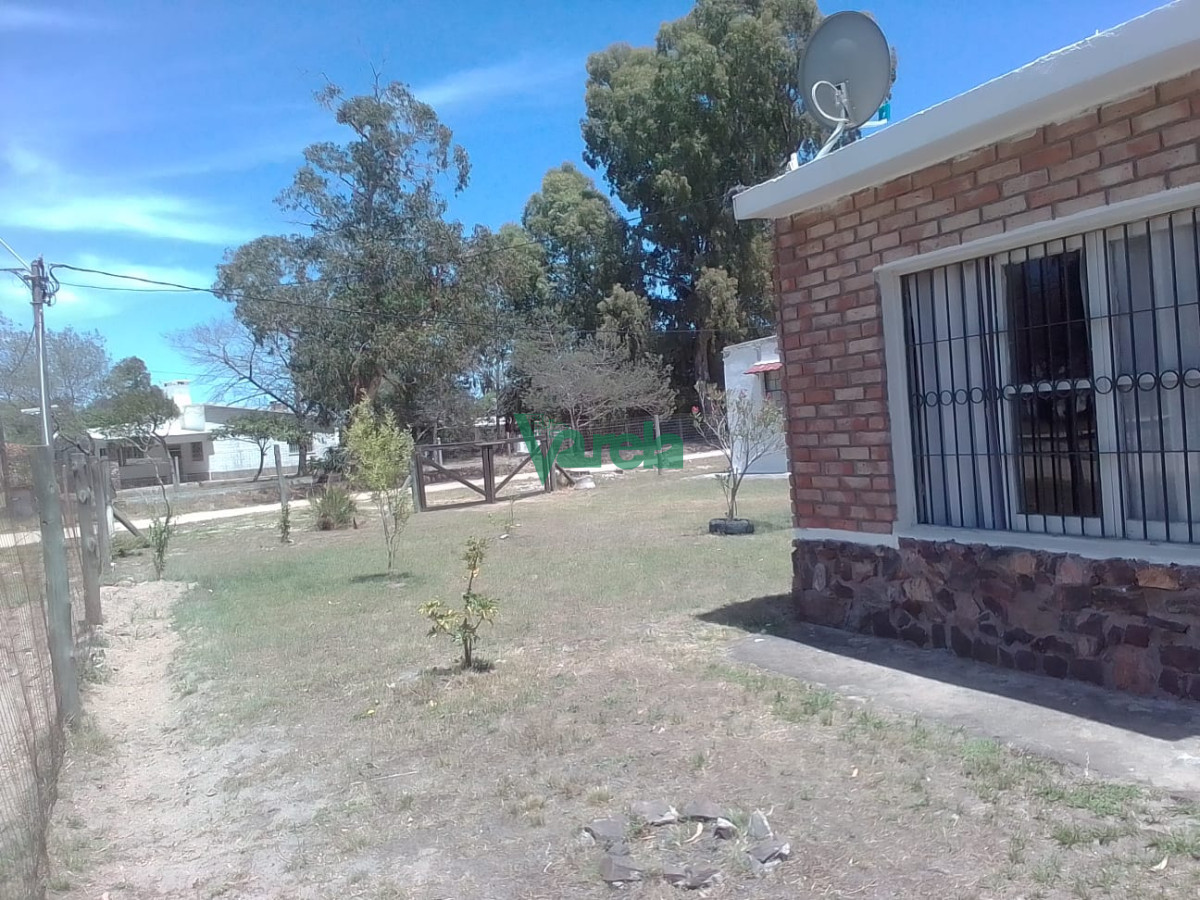 Casa ID.21771 - Venta de casa en Marindia de 2 dorm, living estufa leña, mas apto de 1 dorm, terreno 720 m2