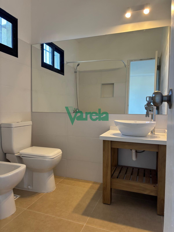 Casa ID.22757 - Alquiler de muy buena casa en Shangrila sur, 4 dormitorios, 3 baños