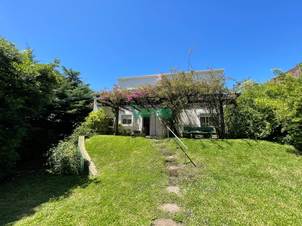 Casa ID.21984 - Casa de 4 dormitorios con piscina sobre la rambla de Atlantida