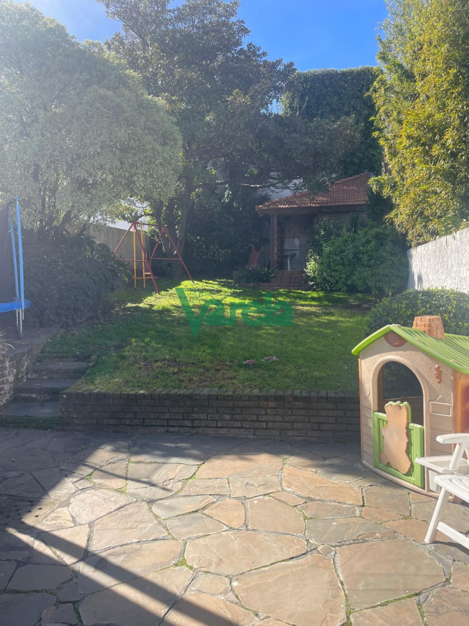 Casa ID.22715 - Venta casa Pocitos, 3 dorm,3 baños, estar enorme con hogar a leña, escritorio, fondo,padrón único,garaje