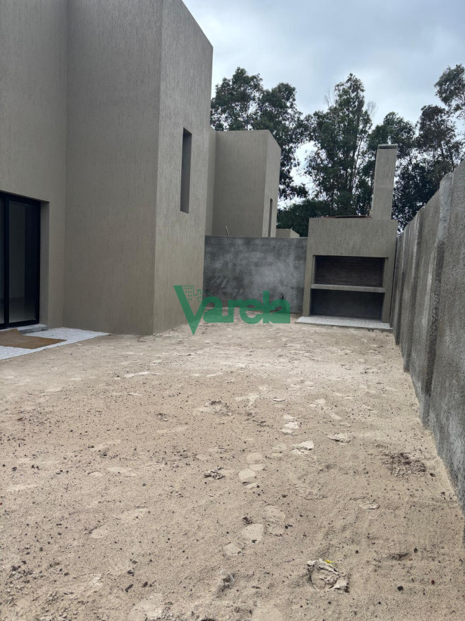 Casa ID.22621 -  Venta casa a estrenar en Shangrila, a 1 de Rambla y fondo parrillero 