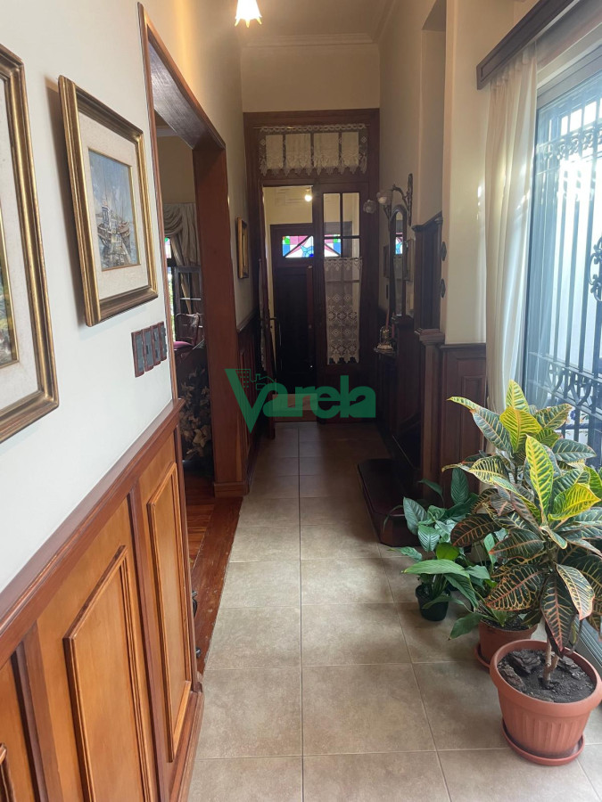 Casa ID.22715 - Venta casa Pocitos, 3 dorm,3 baños, estar enorme con hogar a leña, escritorio, fondo,padrón único,garaje