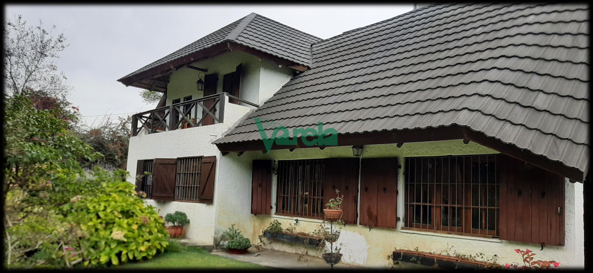 Casa ID.21213 - Casa en Venta en El Pinar al sur 3 dorm, 3 baños y piscina.