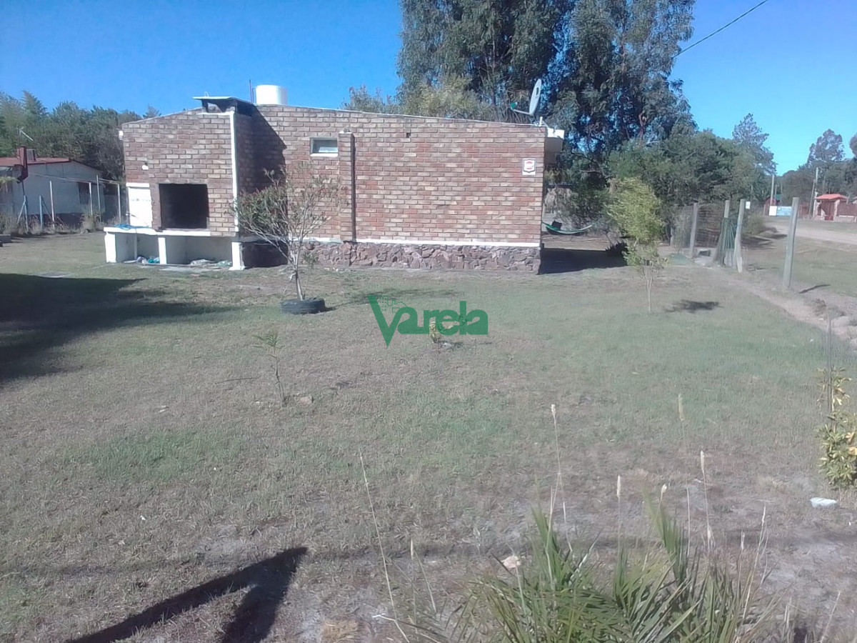 Casa ID.21771 - Venta de casa en Marindia de 2 dorm, living estufa leña, mas apto de 1 dorm, terreno 720 m2