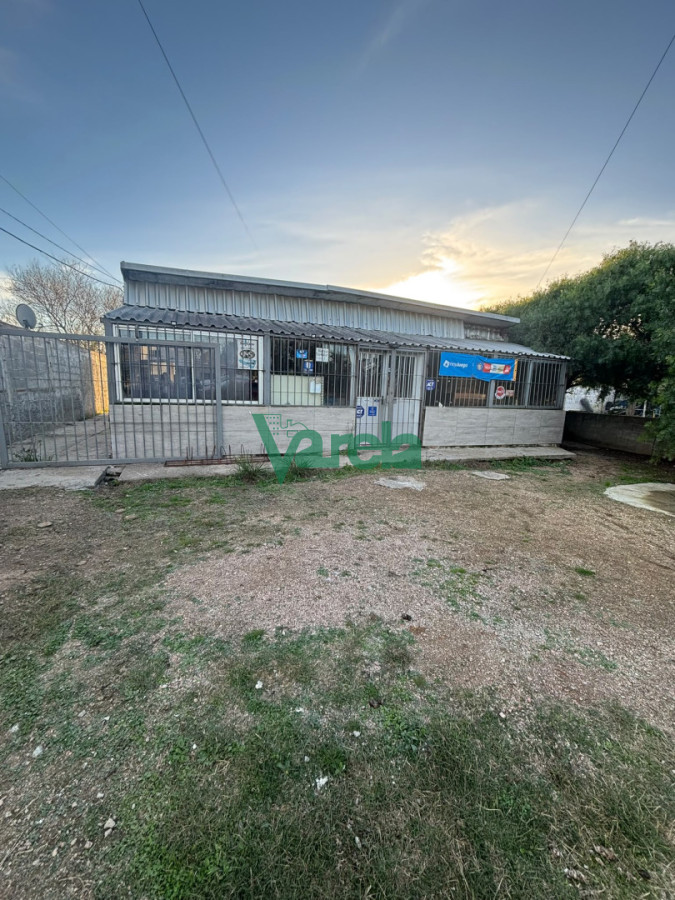 Casa ID.23090 - Inversion, venta local comercial y tres apartamentos, Los Aromos
