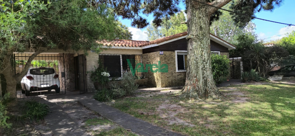Casa ID.22504 - Casa en Atlántida, dos dormitorios y apartamento al fondo