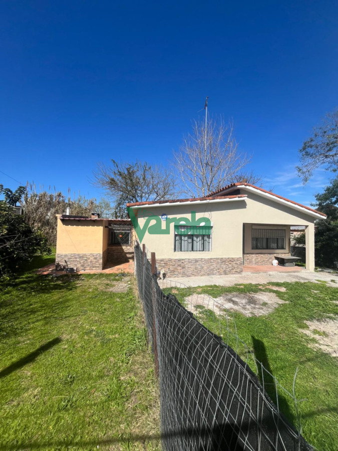 Casa ID.23175 - Casa en venta Salinas, 3 dormitorios, living estufa leña y apto